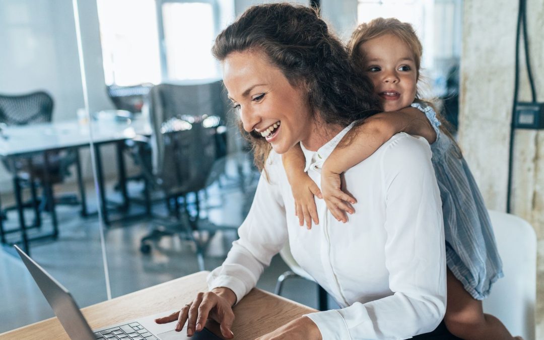 Láká vás práce z domu na mateřské dovolené? Přinášíme tipy, jak přispět do rodinného rozpočtu