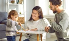 Rodičovský příspěvek 2026: Kdo si polepší?